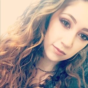 Meet your Posher, April